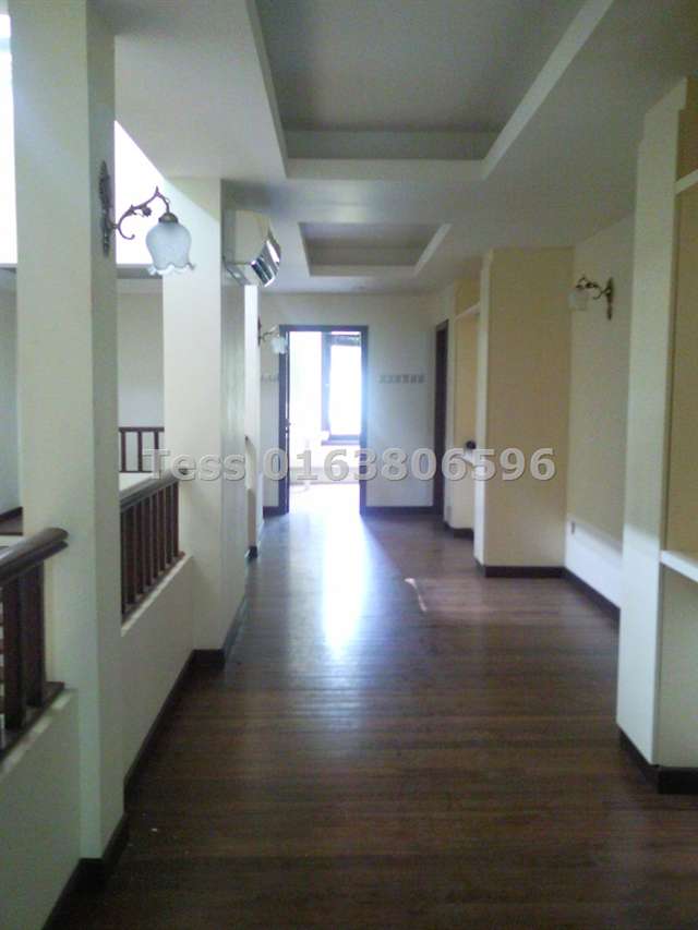3rd Floor Corridor