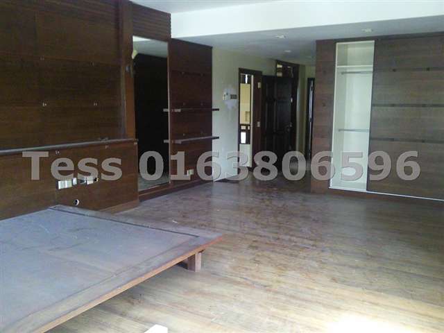 Master Bedroom with walk in Wardrobe
