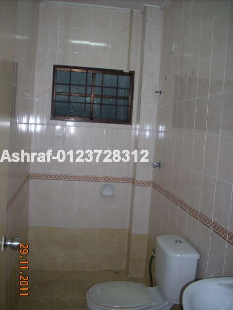 Bathroom downstairs