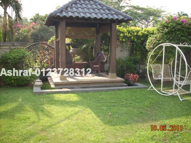 Front garden with gazebo