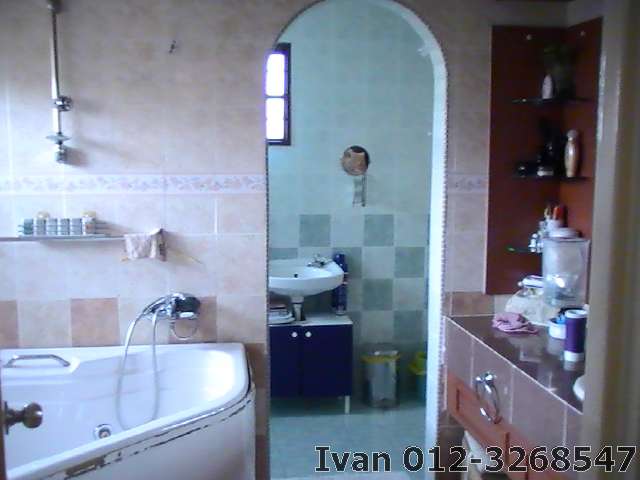 Master bathroom with Jacuzzi