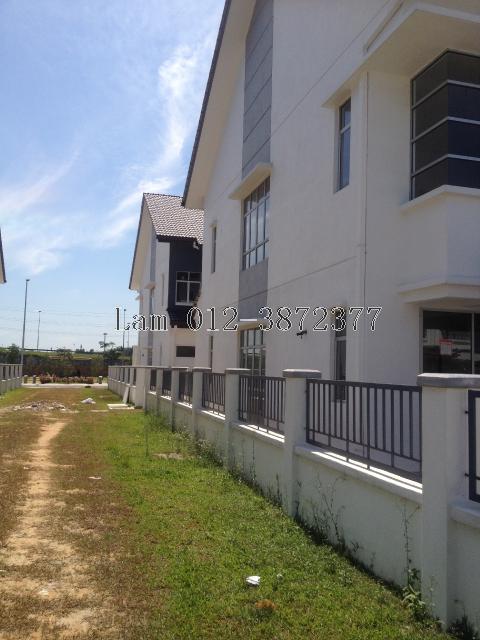 The green that detached with other link house