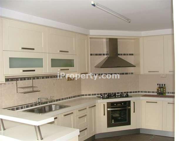 Fully Fitted Kitchen