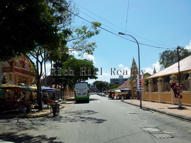 The surrounding along the access road, Lrg Burma