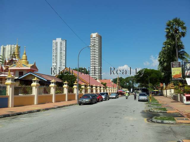 Another view of the access road