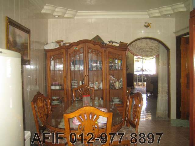 DINING HALL WITH PLASTER CEILING