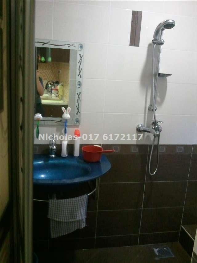 Nicholas-017 6172117