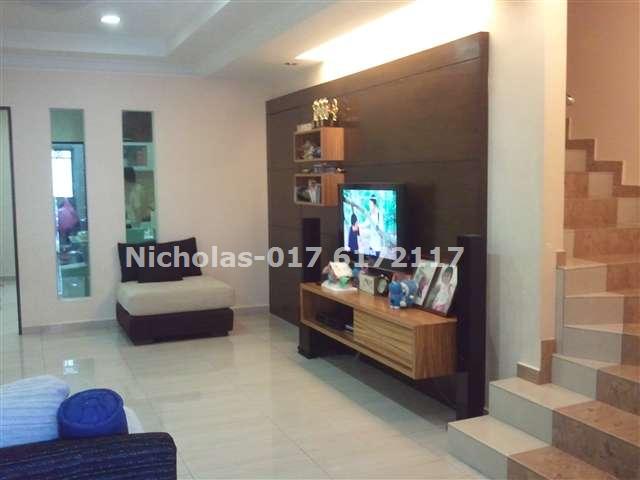 Nicholas-017 6172117