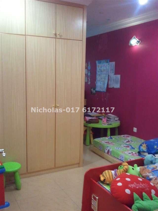 Nicholas-017 6172117