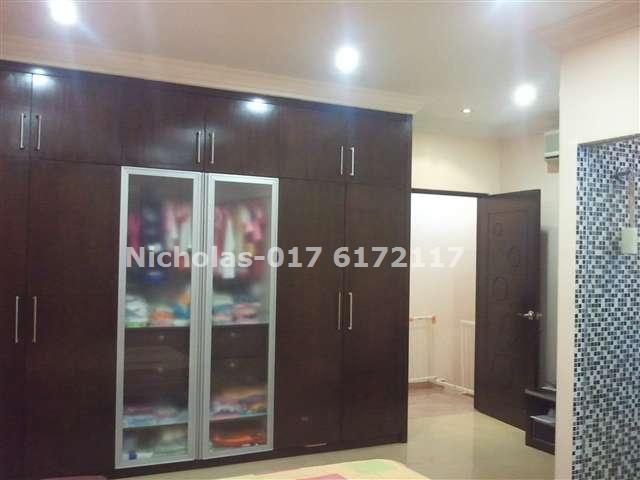 Nicholas-017 6172117