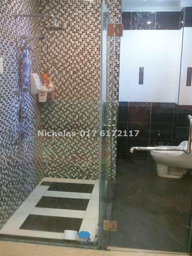 Nicholas-017 6172117