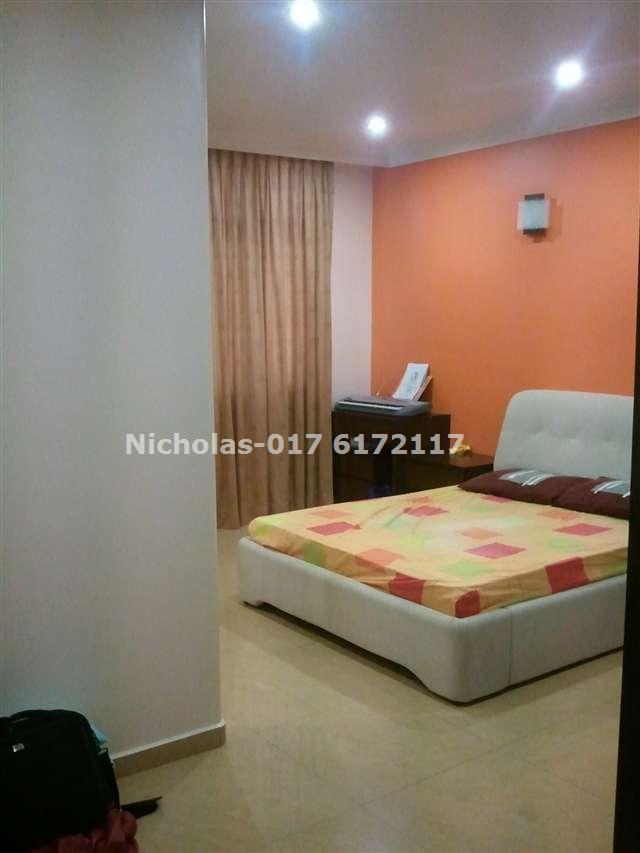 Nicholas-017 6172117