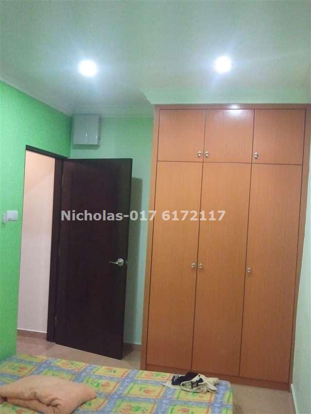 Nicholas-017 6172117