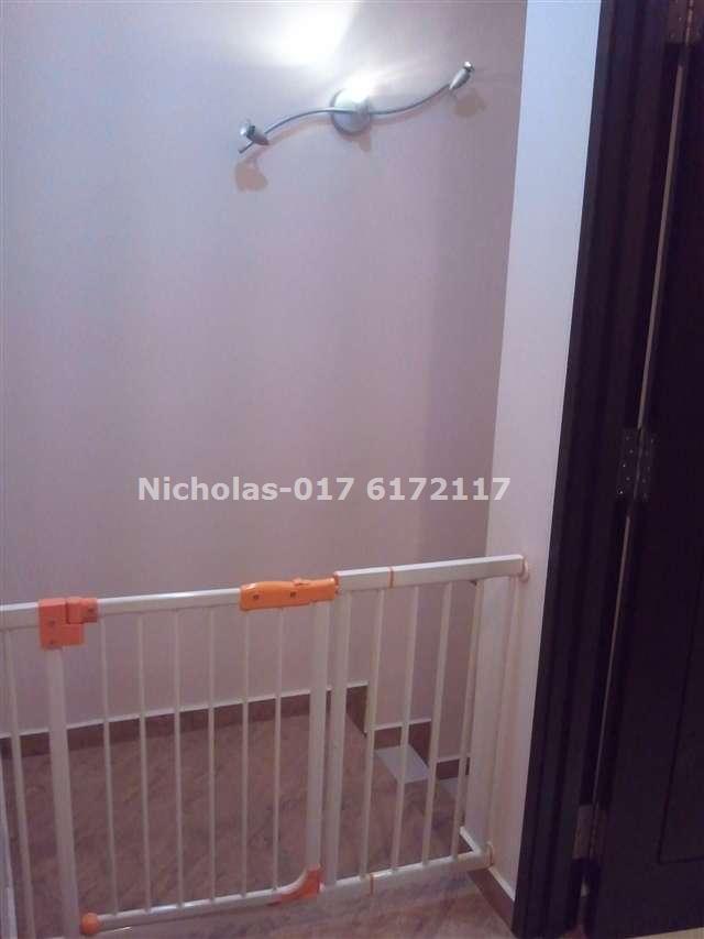 Nicholas-017 6172117