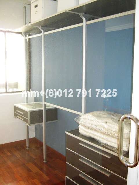Walk-in Closet n Dresser