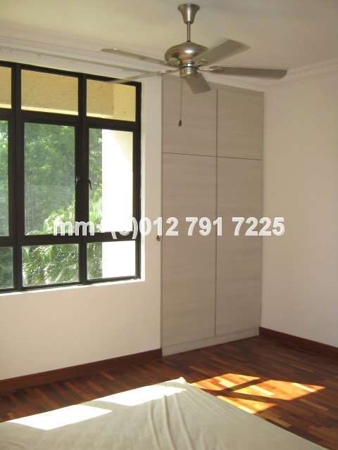 2nd Bedroom Built-in Wardrobe