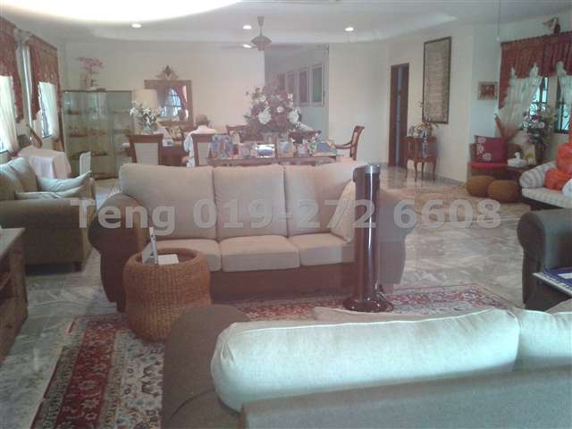Spacious Living and Dining Area