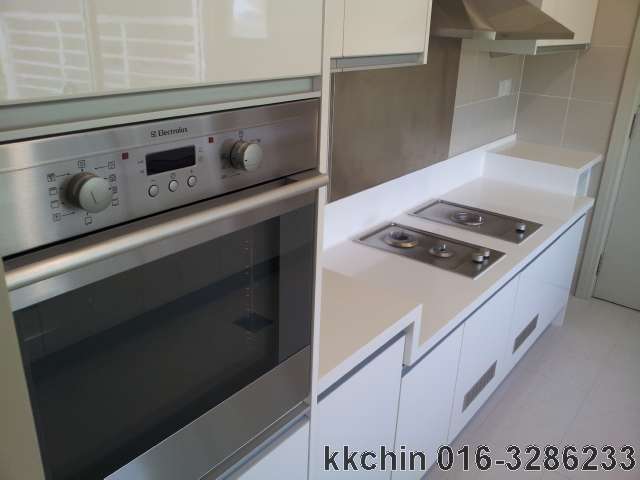 oven in wet kitchen