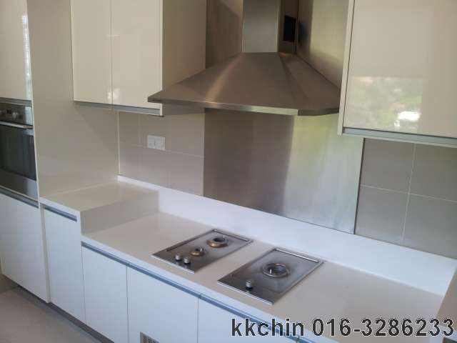 wet kitchen with cooker, hob and oven
