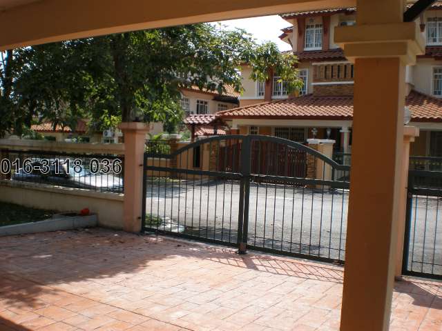 Front of house viewing opposite house