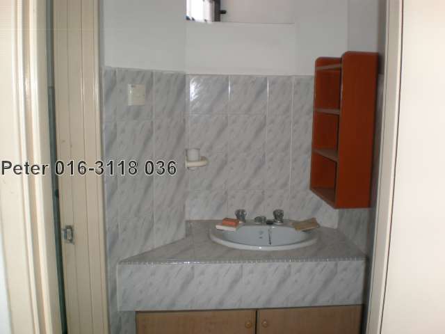 Bathroom(upstairs)