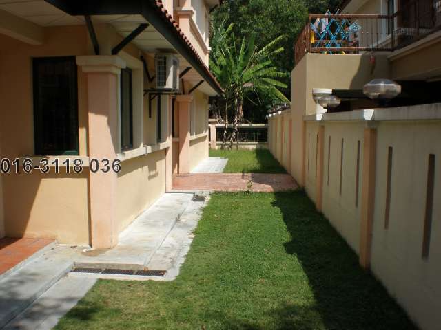 Garden at the side of House