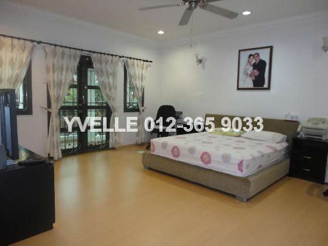 Huge Master Bedroom
