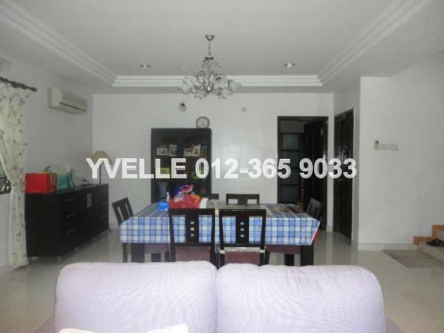 Spacious Dining Area