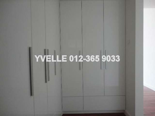 Built-in Wardrobe in Master Bedroom