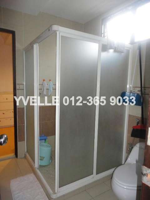 Renovated Adjoining Bathroom