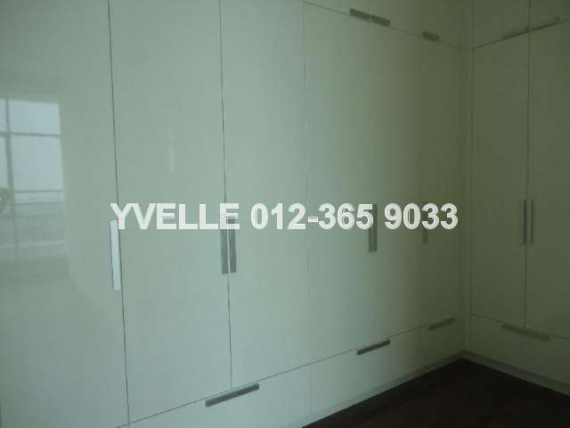 Built-in Wardrobe in Master Bedroom