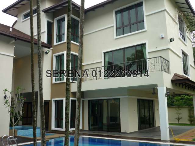 Rear building facing pool outdoor jacuzzi