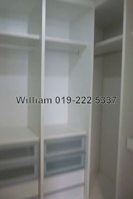 Walk In Wardrobe (Master Bedroom)
