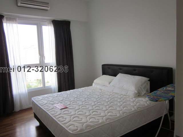 Second bedroom.