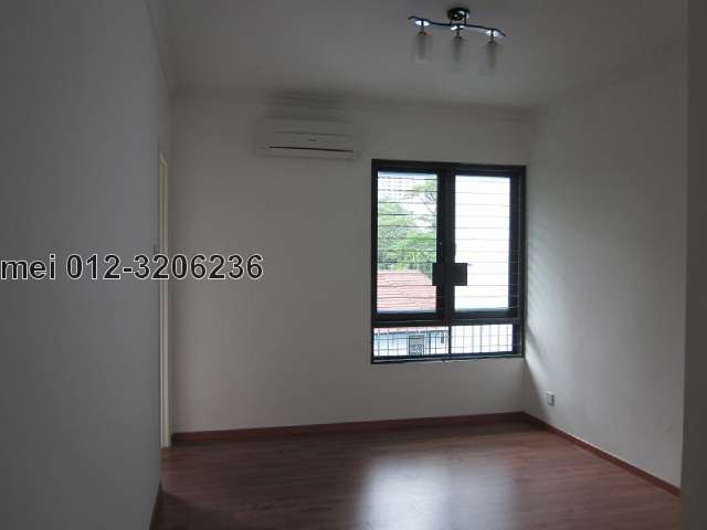Third bedroom.