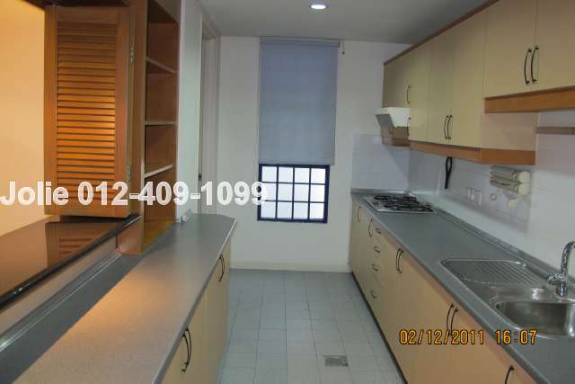 Kitchen cabinets and granite countertop