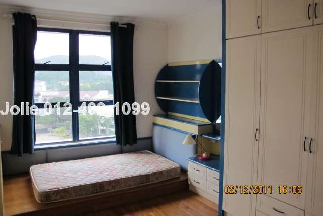 Wooden flooring for bedrooms and quality built in
