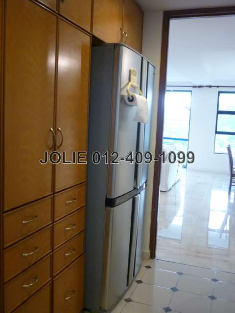 Closed kitchen with built in cabinets