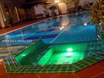 SWIMMING POOL WITH JACUZZI