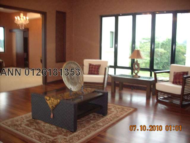 masterbedroom lounge area