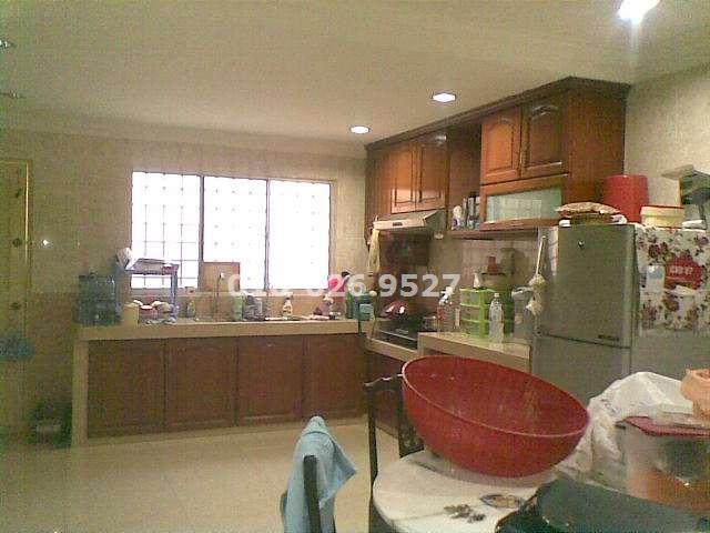 kitchen cabinet