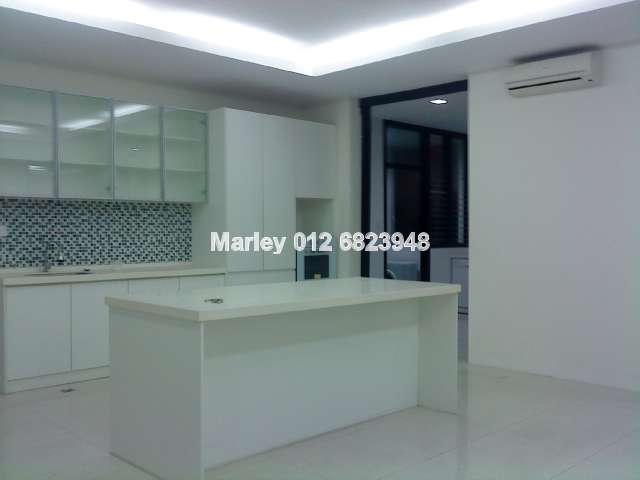 Dry Kitchen/Kitchen Island