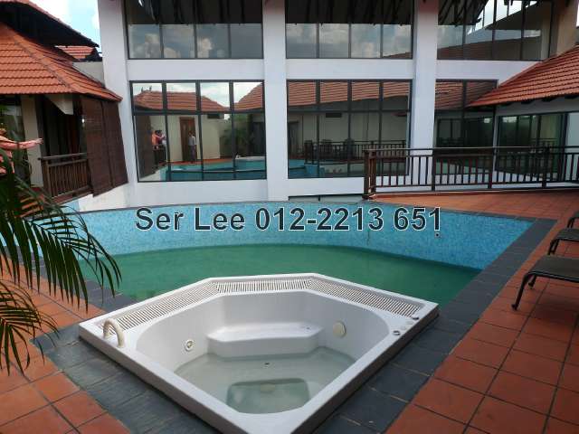 JACUZZI AND INFINITY POOL