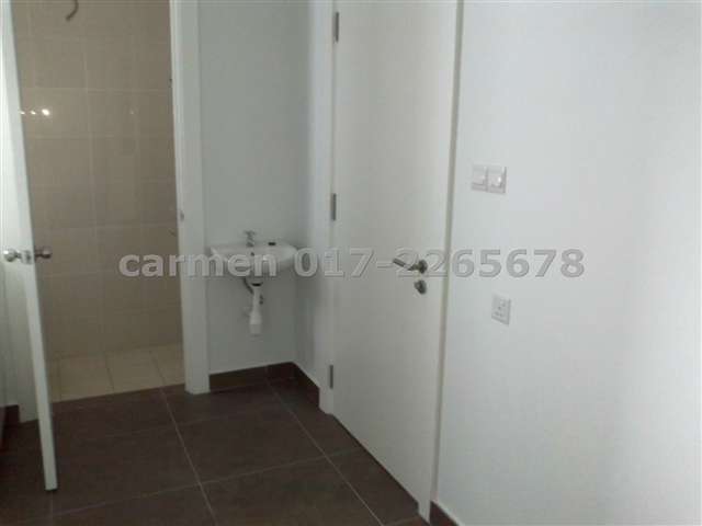 maid's room n bathroom