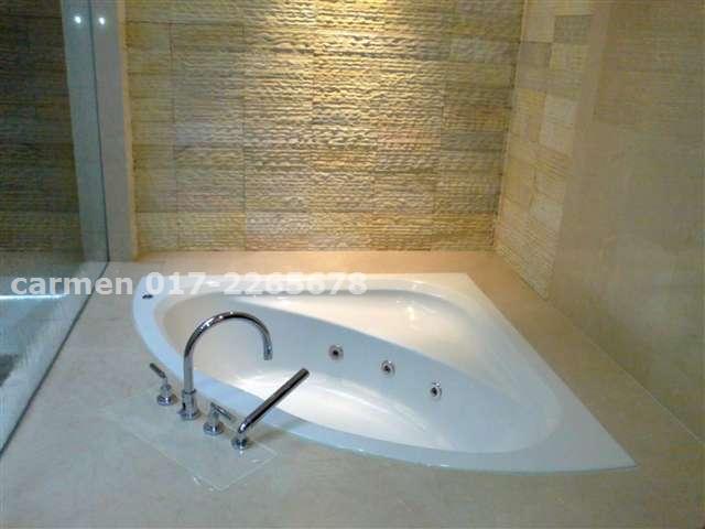 jacuzzi bath tub
