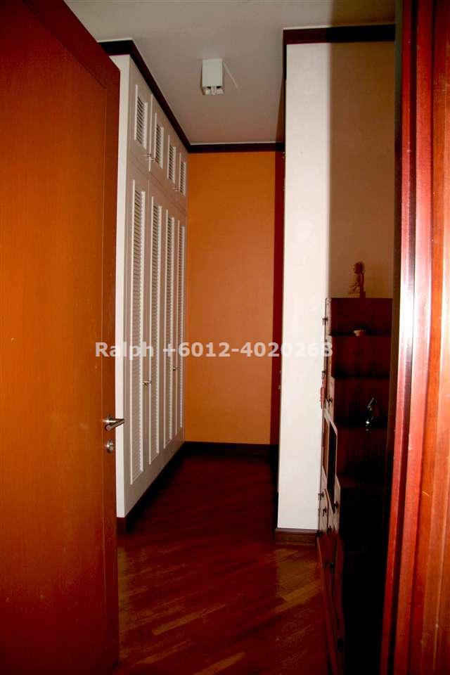 Walk in wardrobe
