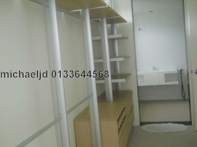 walk in closet/wardrobe