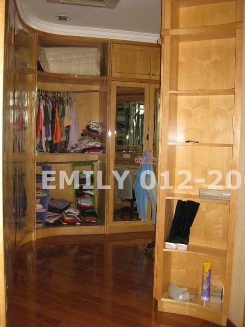 Master walk-in wardrobe