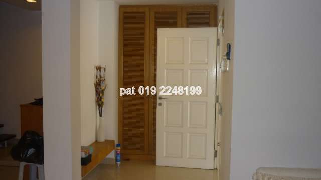 main entrance w shoe rack