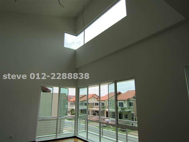 master with high ceiling